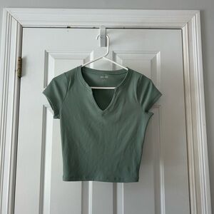 Hollister cropped tee